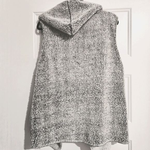 Soft Surroundings So Cozy Sherpa Lined Hooded Vest sz large - Picture 3 of 6